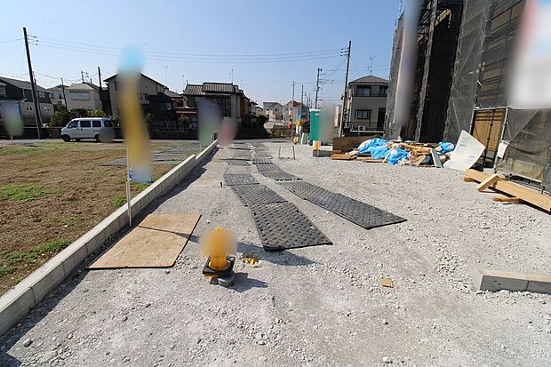 【現地外観写真】『2号棟』
ひとたび扉を開けばそこに待っているのは上質な空間とマイホームでの新生活をイメージさせる優雅なひととき。「この家なら…」ではなく「ここに住みたい♪」と思う感動をお届けいたします。