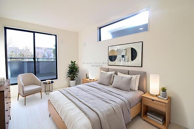 【洋室】大きなベッドを置いても余裕のある広さ!収納完備でお部屋をすっきりとお使いいただけます。お気に入りの空間でくつろぎのひと時をお過ごしください。※家具をCGで加工しています。家具付き販売ではございません。