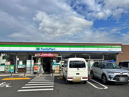 ファミリーマート入曽店 427ｍ(徒歩6分)
