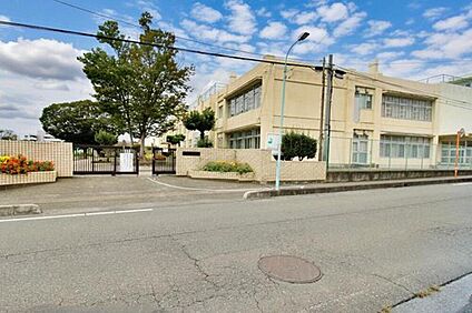 飯能市立加治小学校 560ｍ(徒歩7分)
