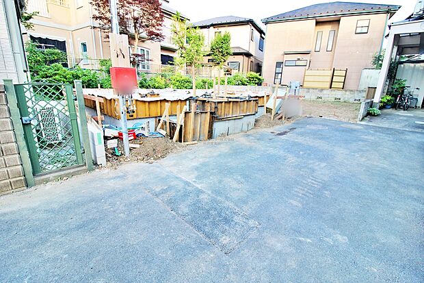 【現地外観写真】『１号棟』
住宅性能評価で耐震等級３（最高等級）を取得！お客様を守る大切な住宅だからこそ、第三者の検査を受けて安心して住んでいただける住宅をご案内させて頂きます。