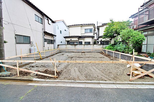 【現地外観写真】『1号棟』
住宅性能評価で耐震等級3(最高等級)を取得!お客様を守る大切な住宅だからこそ、第三者の検査を受けて安心して住んでいただける住宅をご案内させて頂きます。