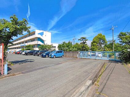 入間市立黒須中学校 1680m (徒歩21分)