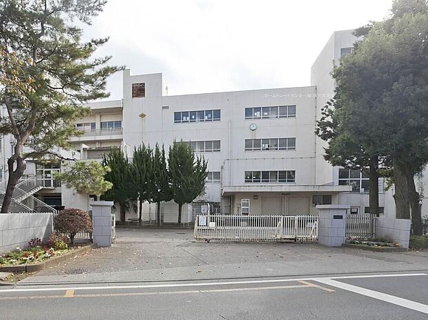 所沢市立富岡中学校（約2,600m）