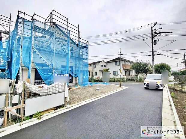 【前面道路含む現地写真】ひとたび扉を開けばそこに待っているのは上質な空間とマイホームでの新生活をイメージさせる優雅なひととき。「この家なら…」ではなく「ここに住みたい♪」と思う感動をお届けいたします。