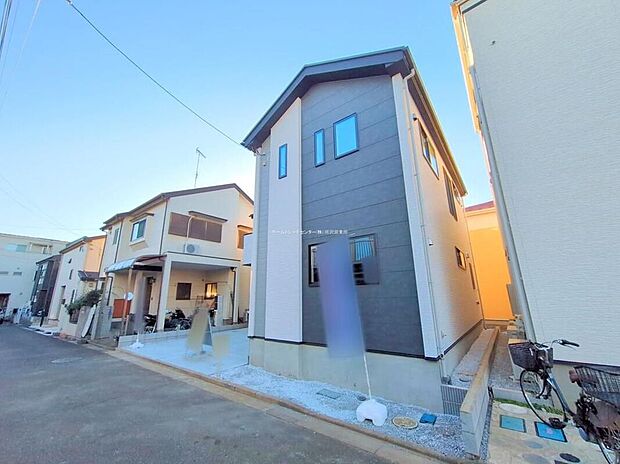 【現地外観写真】『1号棟』お子様から「自分の部屋がほしい…」そんな成長もうれしいこの頃。お子様のさらなる成長を共に見守る新築マイホーム。