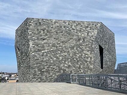 ところざわサクラタウン 1115ｍ(徒歩14分)