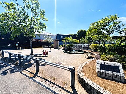 【井草東公園】  徒歩3分(約170ｍ)