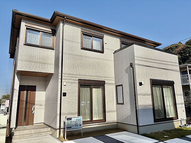 東南６ｍ道路に面した陽当りの良い土地　　外壁材はへーベルパワーボードを採用　耐火性や断熱性に優れた素材は、コーキングも見えずデザイン性にも優れています