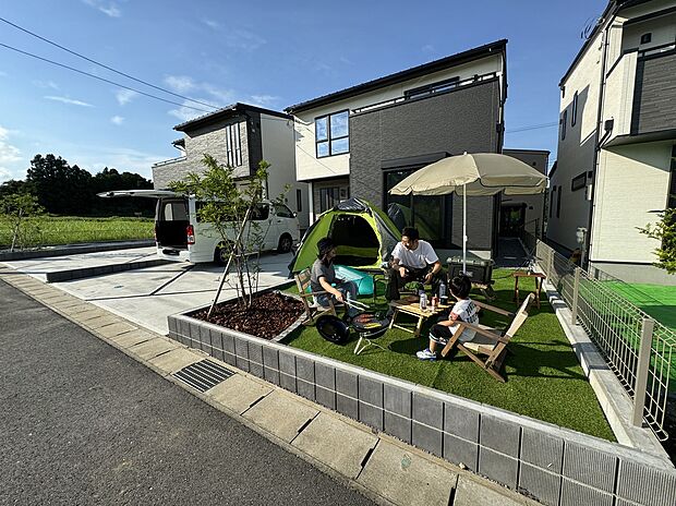緑を望む広いお庭でアウトドアを満喫。
プールやBBQを楽しんだり、テントを張っておうちキャンプを体験したり。休日が楽しみになる住まいです。