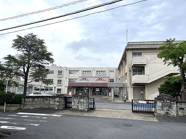 臼井小学校（約1,500m）