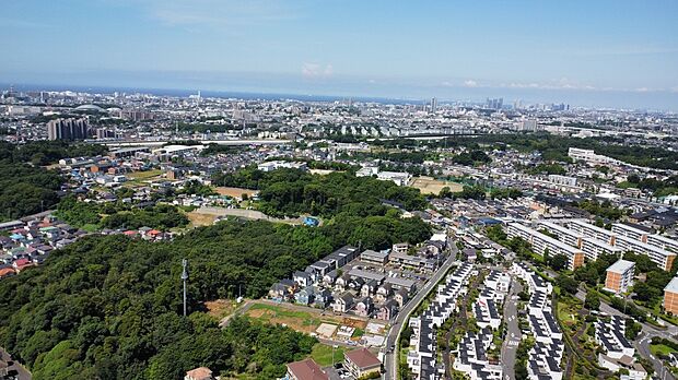 【航空写真】標高約27mの高台に誕生する大型分譲地。
JR総武本線「都賀駅」から千葉駅まで電車で約5分、千葉都市モノレール「みつわ台駅」から千葉駅まで約14分。快適なアクセス環境です。