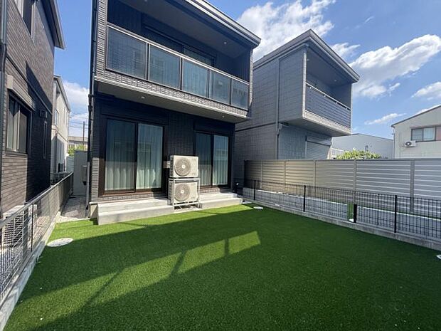 【【C区画】LDK】広々とした庭で休日は家族でBBQなどお楽しみ頂けます♪（2025年9月撮影）