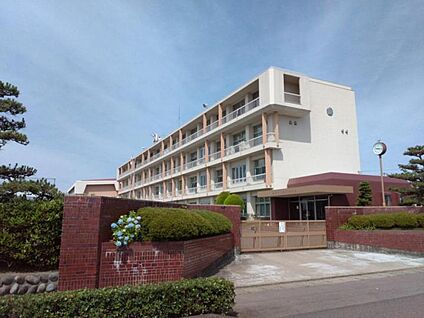春日中学校 約890m～960m(徒歩約12分)