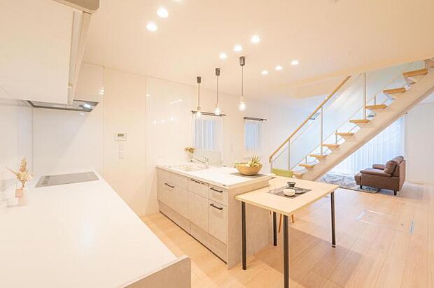 【【D区画】LDK】洗面脱衣室とユーティリティを近くに設け、洗濯動線を短くしました。(2025年4月撮影)