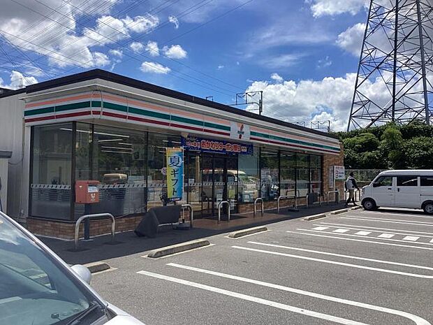 セブン-イレブン 名古屋南大高駅前店（約550m・徒歩7分）