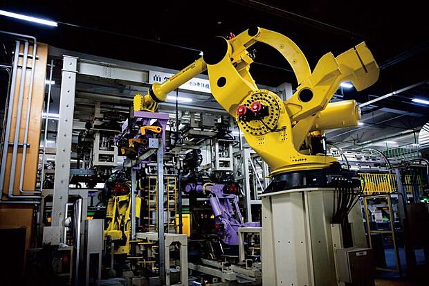 【工場生産】“機械の力”と“人の能力”を引き出せるよう“屋根の下”で大切に作業します。