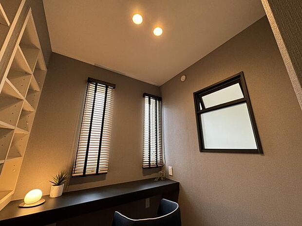 【【施工事例:家事スペース、書斎】】趣味を楽しむお部屋やより集中したいお仕事スペースなど『あったらいいな』と要望が多いスペース。