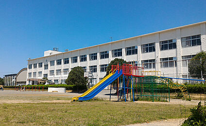 鷹丘小学校 約1200～1230m(徒歩約15～16分)