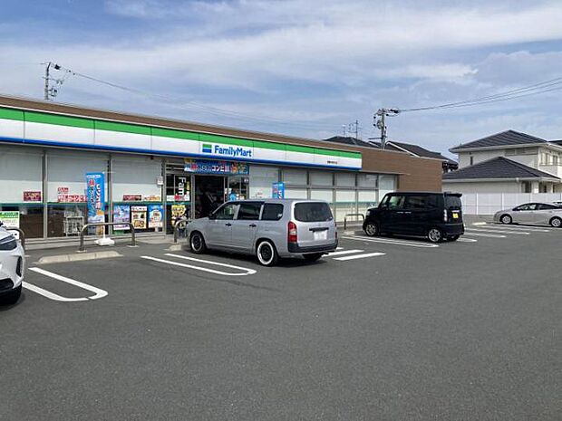 ファミリーマート 豊橋牟呂町北店(約66m)