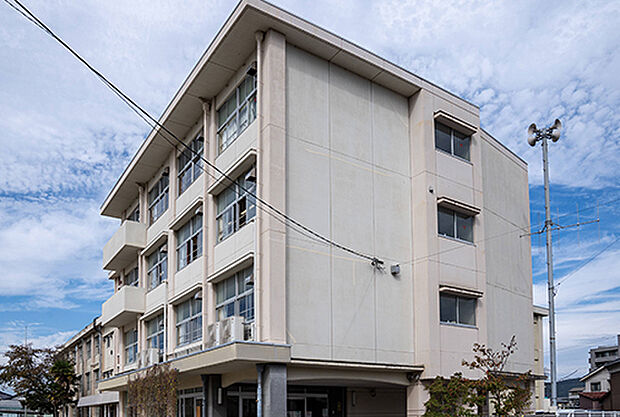 則武小学校(約100m・徒歩2分)