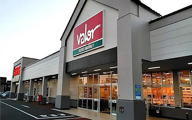 スーパーマーケットバロー新田塚店まで徒歩約16~17分