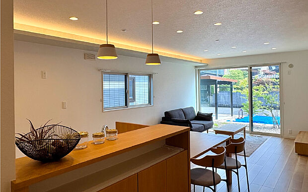 あたたかみのあるオーク調をベースにグリーンのアクセントカラーが映えます♪(2024年3月撮影)