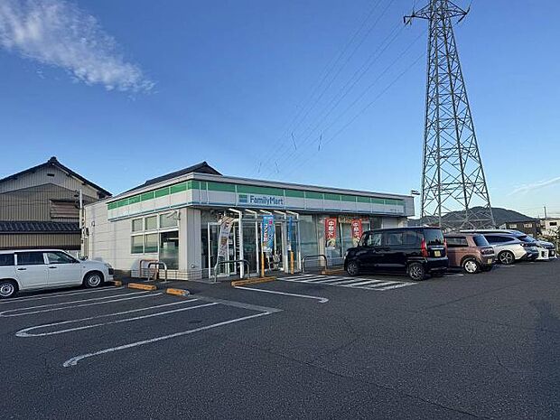 ファミリーマート 村国四丁目店(約500m・徒歩7分)