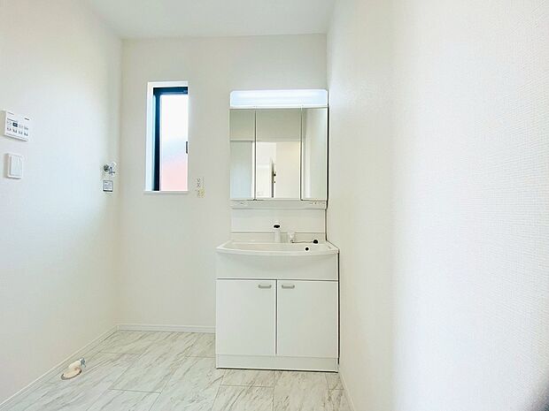 【洗面】洗面からお化粧まで!忙しい朝の準備にぴったりな洗髪洗面化粧台付き