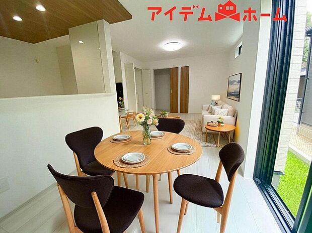 【リビング】本画像はCGで作成されており、実際に現地に家具は置かれておりません。
