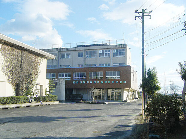 東小学校(約500m)