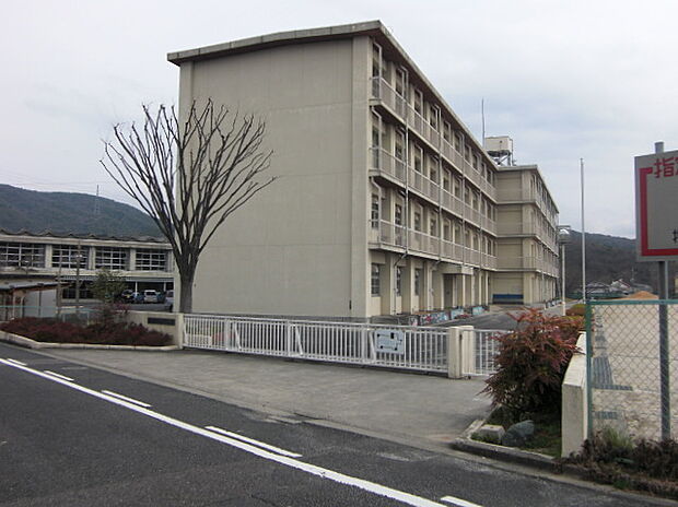 春日井市立押沢台小学校(約609m)