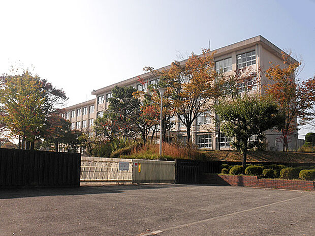 高森台中学校（約400m）