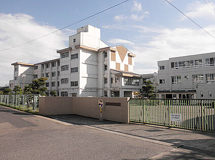 不二小学校 360ｍ
