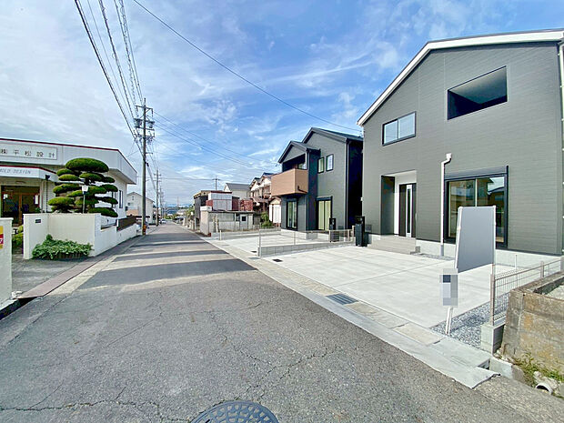 〇●前面道路(撮影2025年11月)●〇
堂々完成！即入居可！　　　　　　　　　　　　
アイデムホーム南店は緑区役所から徒歩2分！
水曜日も営業しております！　　　　　
