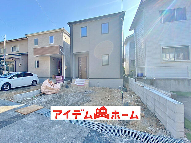 〇●1号棟(撮影2025年11月)●〇　　
完成間近！内覧可能！　　　　　　　　　　　　
アイデムホーム南店は緑区役所から徒歩2分！
水曜日も営業しております！　　　　　
