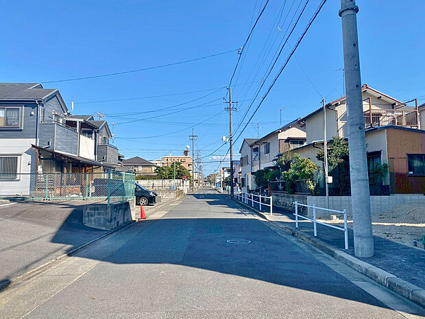 〇●前面道路(撮影2025年11月)●〇
モデル案内も承ります！　　　　　　
アイデムホーム南店は緑区役所から徒歩2分！
水曜日も営業しております！　　　　　　
