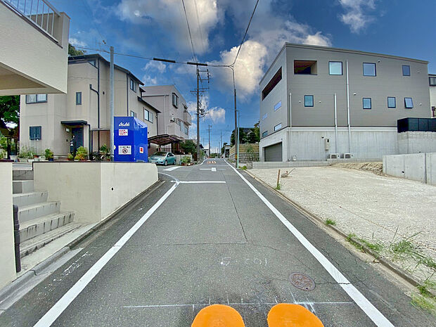 〇●前面道路(撮影2025年9月)●〇
モデル案内も承ります！　　　　　　
アイデムホーム南店は緑区役所から徒歩2分！
水曜日も営業しております！　　　　　　