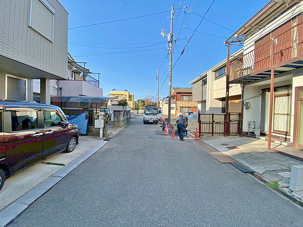 〇●前面道路(撮影2025年11月)●〇
完成間近！内覧可能！　　　　　　　　　　　　
アイデムホーム南店は緑区役所から徒歩2分！
水曜日も営業しております！　　　　　
