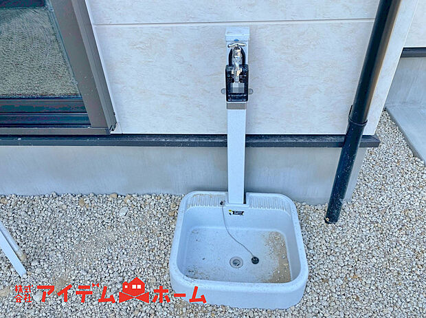 【立水栓】愛車の洗車や植栽の水やり、庭先のBBQや子供たちのプール遊びなど用途多様にお使いいただけます。