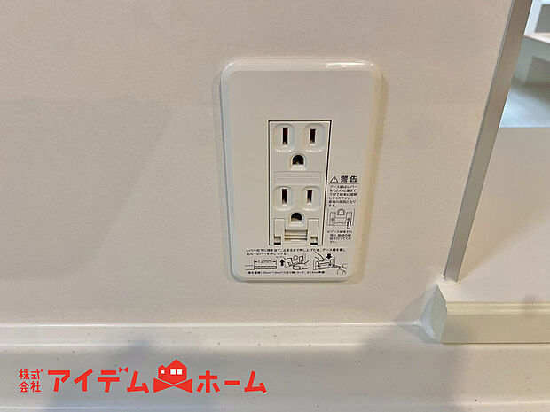 【キッチンコンセント】キッチンには便利なコンセントつきです。電子調理機器も使用可能で料理の幅も広がります。