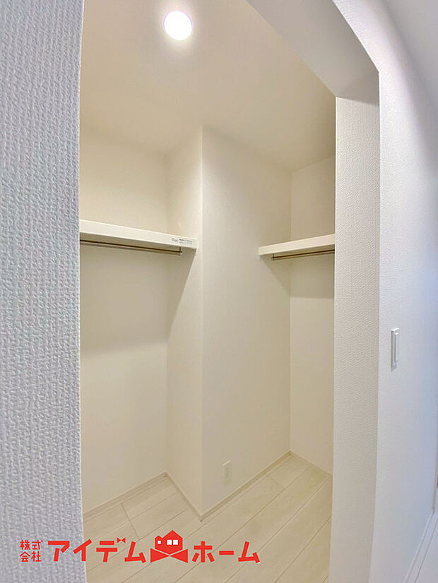 【WIC】収納に便利なウォークインクローゼット。お部屋の中をすっきりお使いいただけます。