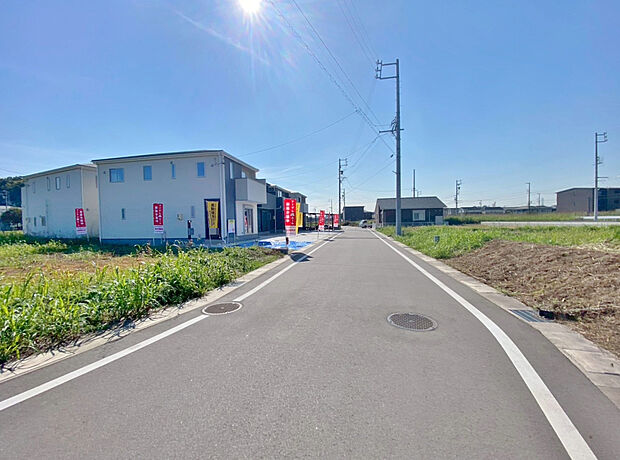 【前面道路】〇●前面道路(撮影2025年10月)●〇
堂々完成！即入居可！　　　　　　　　　　　　
アイデムホーム南店は緑区役所から徒歩2分！
水曜日も営業しております！　　　　　