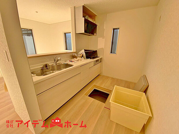 【キッチン】本を読みながら料理をしたり、家族とコミュニケーションを取りながら家事をしたり。毎日使い、案外長い時間を過ごす場所だからこそ妥協したくない部分ですね。