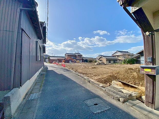 【前面道路】〇●前面道路(撮影2025年11月)●〇
モデル案内も承ります!
アイデムホーム南店は緑区役所から徒歩2分!
水曜日も営業しております!