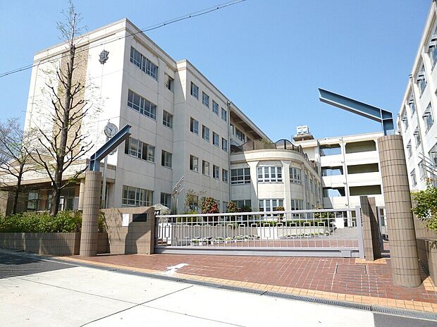 名古屋市立左京山中学校(約760m)