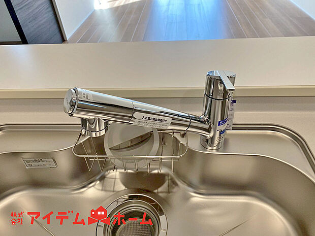 【浄水器付き水栓】蛇口をひねるとすぐにきれいなお水が使える蛇口一体型浄水器を設置