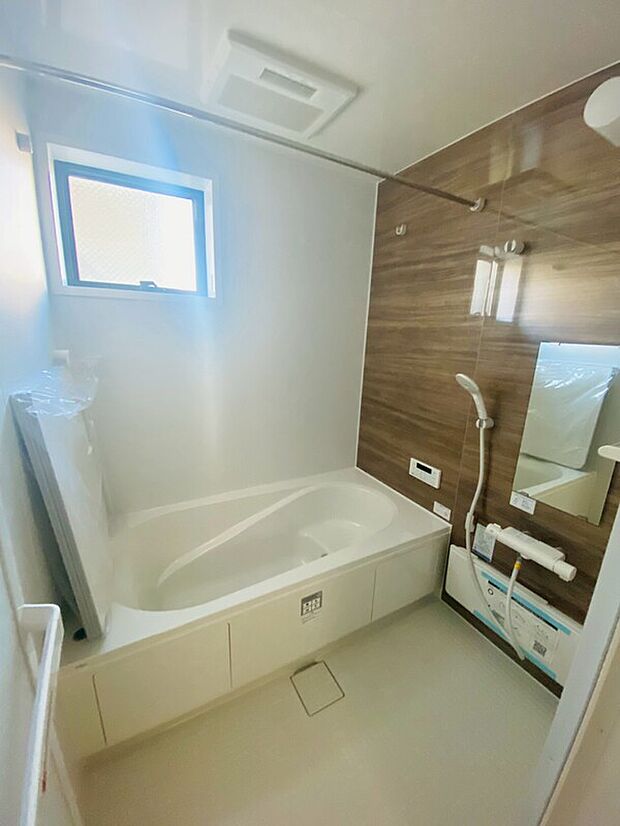 【浴室】足を伸ばしてゆったりとリラックスできる広々バスタブ♪親子のコミュニケーションもとれます!