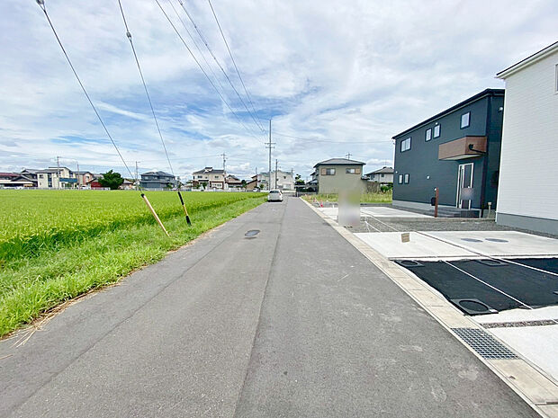 【前面道路】休日、平日問わずお気軽にお問合せくださいませ。