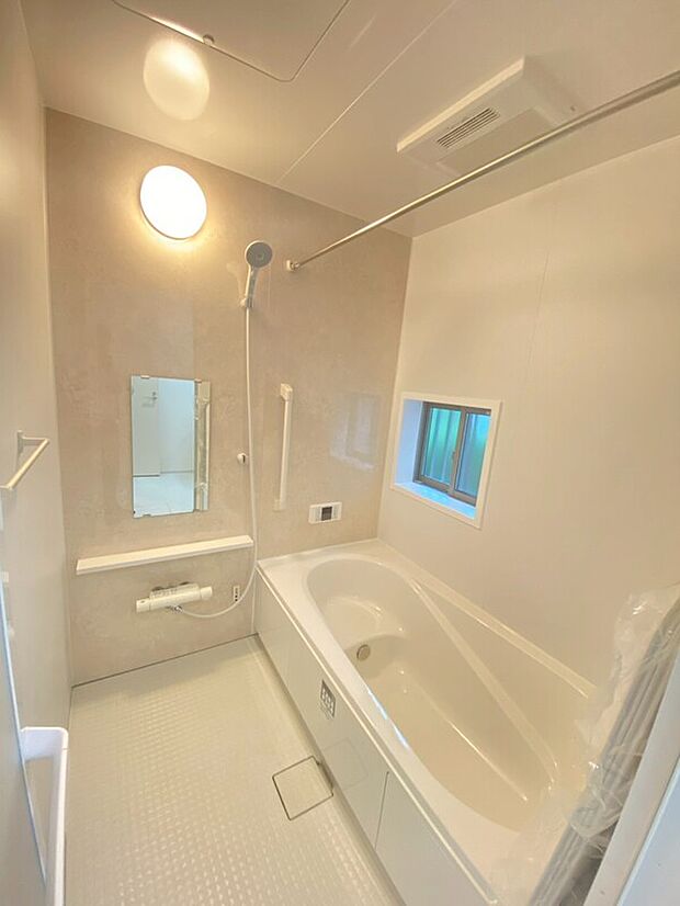 【浴室】足を伸ばしてゆったりとリラックスできる広々バスタブ♪親子のコミュニケーションもとれます！